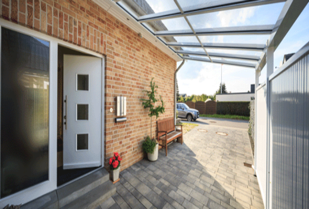 Uberdachungen-Hauseingang-Vordach-und-Carport-kombniert