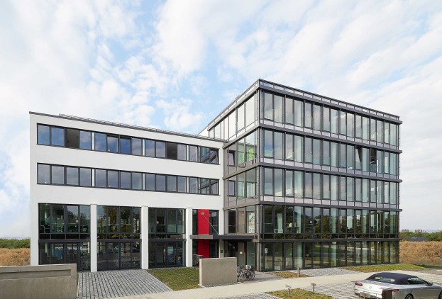 Referenz_Technologiepark-Paderborn_01_heroal-D-72_W-72_C-50-HI