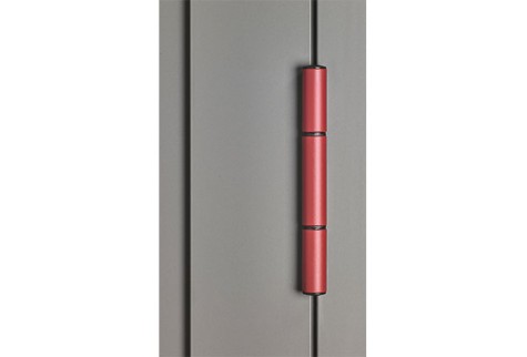 Le Corbusierovy vchodové dveře - detailní pohled na závěs rolovacích dveří v červené barvě