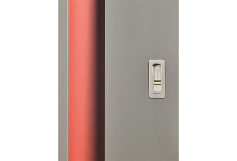 Le Corbusierovy vstupní dveře - detailní pohled Otisk prstu