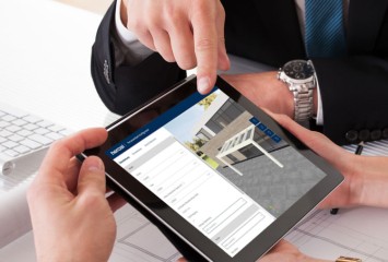 Digitale Loesungen - Laptop mit geoeffnetem heroal Communicator