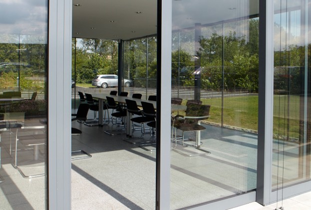 Schiebetueren-Terrassen-Schiebetuer-Tuer-anthrazit-Buero