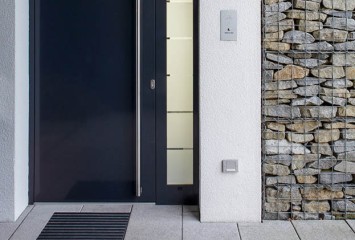 Modernisering – detailweergave grijze voordeur