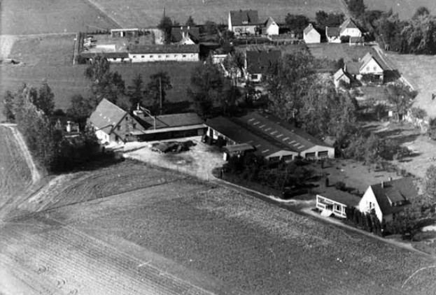 Unternehmenshistorie-aelteres Luftbild von Werk