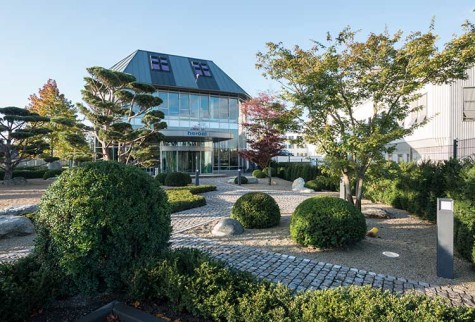 Le bâtiment administratif heroal de jour